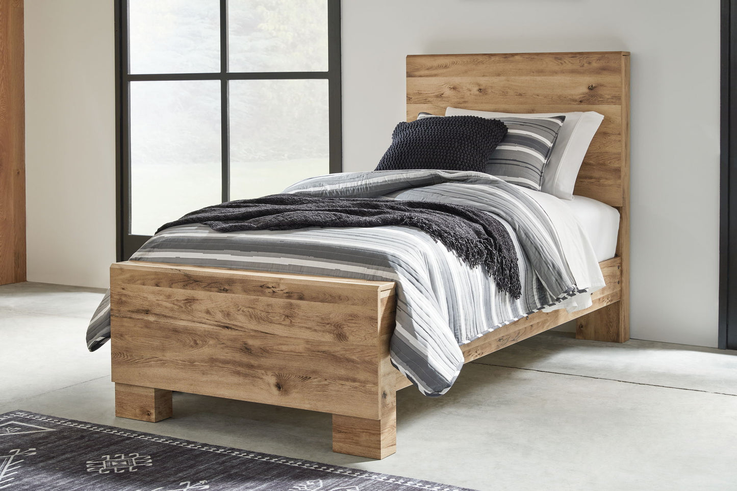 Hyanna - Panel Bed