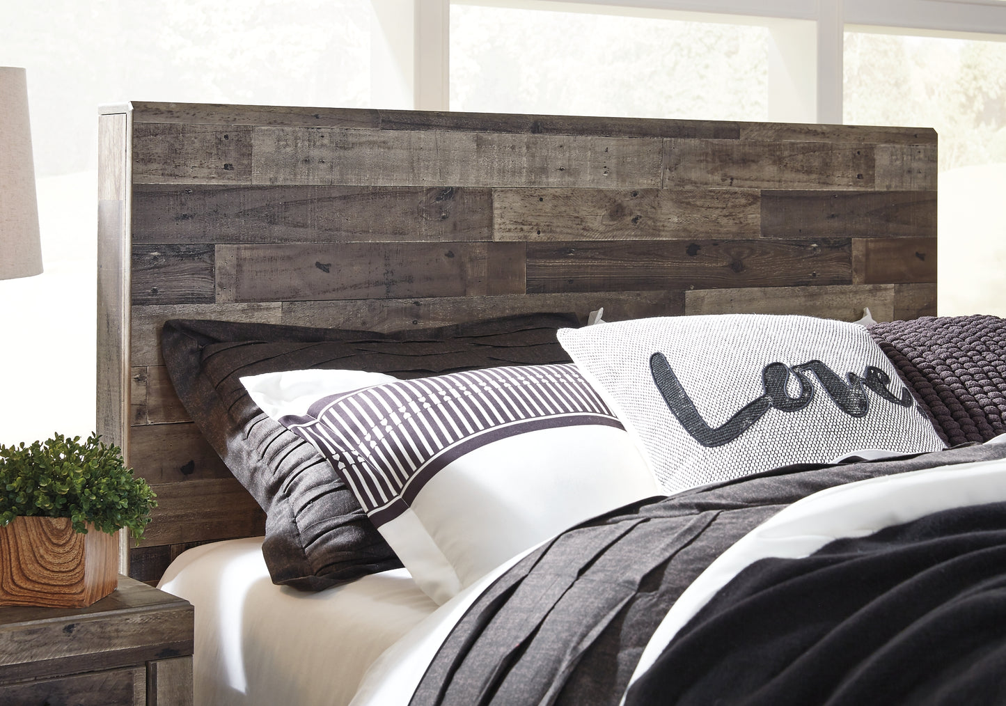 Derekson Panel Bed With 6 Storage Drawers